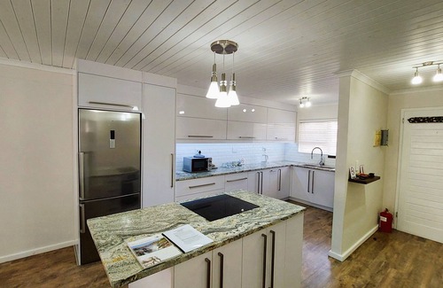 Swakopmund Apartamento | Nautilus - a yacht-inspired 2-bedroom holiday apartment. Simple and elegant.