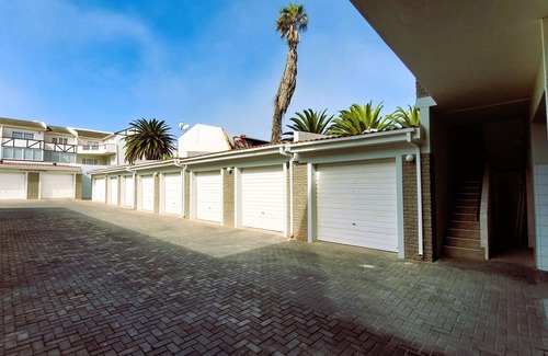 Swakopmund Apartamento | Nautilus - a yacht-inspired 2-bedroom holiday apartment. Simple and elegant.