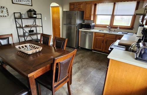 Niota Casa | Nauvoo Windmill Farmhouse 10-12 people