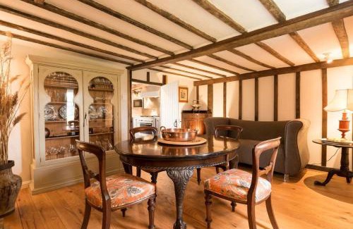 Beckingham Casa | Navigation Cottage on the Historic Sea Lock overlooking the Nature Reserve