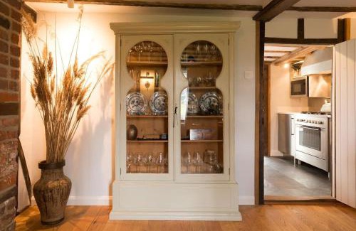 Beckingham Casa | Navigation Cottage on the Historic Sea Lock overlooking the Nature Reserve