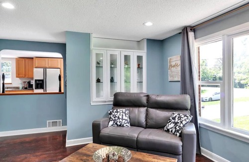Gurnee Casa | Navy Graduation ~ 6 Flags ~ Bristol Renaissance Faire ~ Casino ~ Outlet Malls
