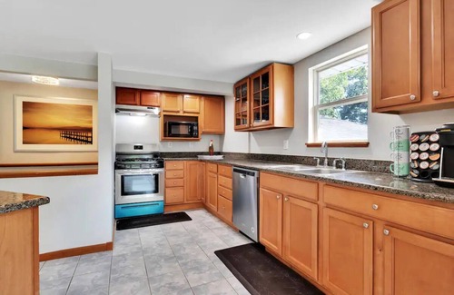 Gurnee Casa | Navy Graduation ~ 6 Flags ~ Bristol Renaissance Faire ~ Casino ~ Outlet Malls