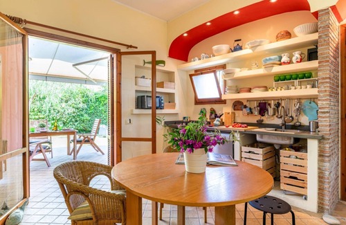 Recanati Apartamento | Naxos Seaside Apt with Gardens, Parking and Pool