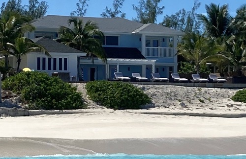 Tar Bay Casa | BEAUTIFUL BEACH HOUSE ON TAR BAY HEATED POOL , HOT TUB , BAR & GRILL