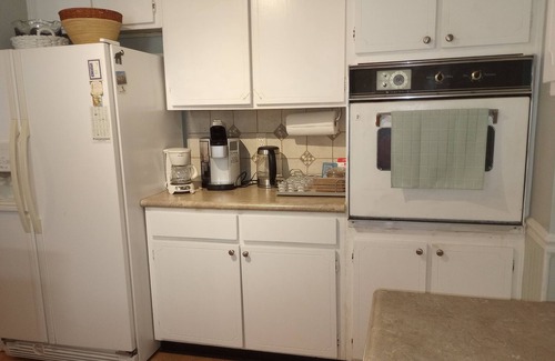 High Point Casa | NC Lake Retreat near HPU & downtown High Point - sleeps 13