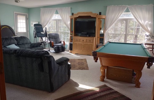 High Point Casa | NC Lake Retreat near HPU & downtown High Point - sleeps 13