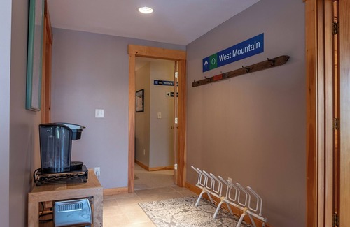 Carrabassett Valley Apartamento | Charming apartment situated on West Mountain.
