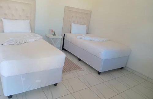 Rundu Cama Y Desayuno | Ndiyona guesthouse kavango east