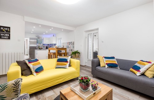 Novi Vinodolski Villa | Nueva villa para 6 personas con piscina privada y vistas al mar