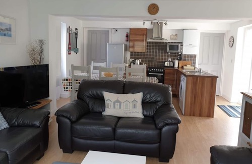 West Looe Apartamento | Neap Tide Looe. Amplio apartamento de 3 dormitorios y 2 baños, a poca distancia de la ciudad y la playa