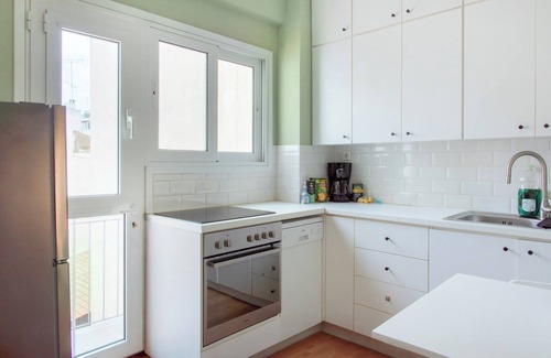 Kinosargous Apartamento | Near Acropolis 10' walk Renovated Modern Apartment Classic Apt with Balcony View