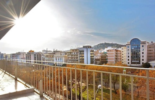 Kinosargous Apartamento | Near Acropolis 10' walk Renovated Modern Apartment Classic Apt with Balcony View