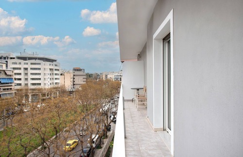 Kinosargous Apartamento | Near Acropolis 10' walk Renovated Modern Apartment Classic Apt with Balcony View