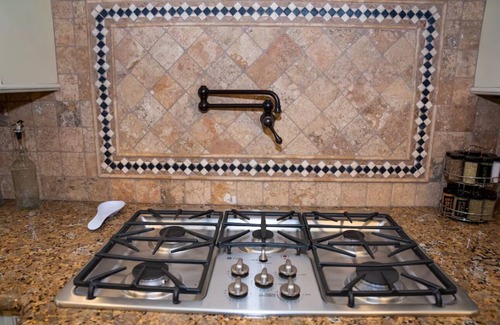 Greensboro Casa | Near airport, food & shoppings. Spacious 5-bedroom house.