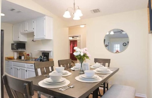 San Antonio Casa | Near Alamo : King Bed Suite, Pet-Friendly Retreat.