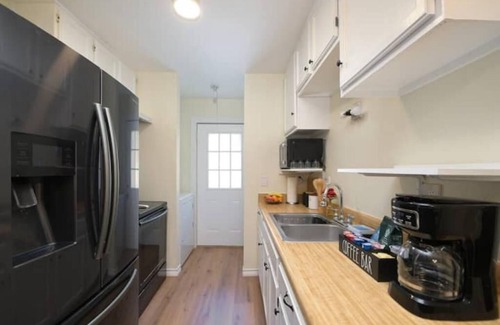 San Antonio Casa | Near Alamo : King Bed Suite, Pet-Friendly Retreat.