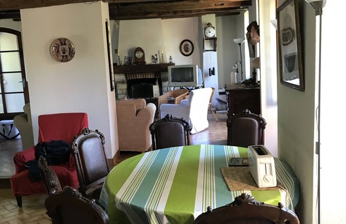 Arthes Casa | Cerca de Albi. Casa de carácter de finales del siglo XVIII con patio y jardín en el pueblo de patio de 150m2 y jardín de 90