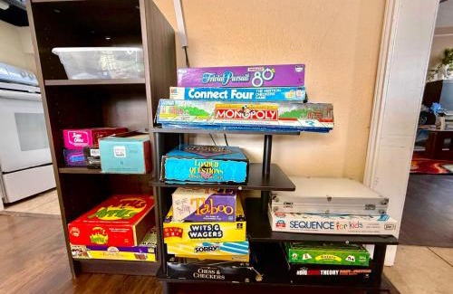 West Arlington Casa | Near AT&T Stadium, UTA, Globe Life, Six Flags, DFW Airport, American Airlines Center with Games and Crib