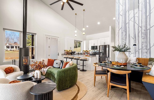 Leicester Casa | Near AVL-NEW Home-HGTV inspired design-Mtn views-Steam Sauna-Hot Tub-Game room