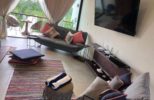 Tulum Apartamento | Near Beach+Jungle Views. King bed+220 megs+2 bikes