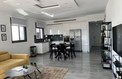 Tel Aviv Promenade Apartamento | Near Beach & Market Beautiful 4 Bedroom Apartment