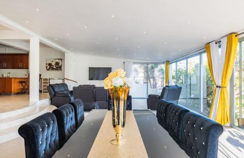 Marina da Gama Apartamento | Near Beach Pool Mountain Views On Canal