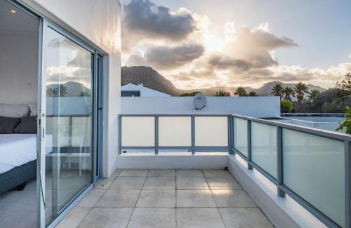 Marina da Gama Apartamento | Near Beach Pool Mountain Views On Canal