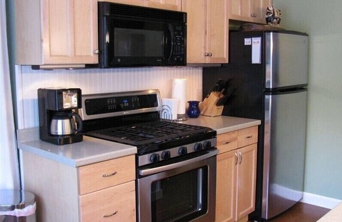 Biddeford Apartamento | Cerca de la piscina Biddeford. Tranquilo, privado, escondite.