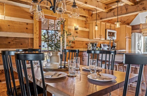 Walland Cabina | Near Blackberry Farms| Fire Pit | Hot Tub | Pets