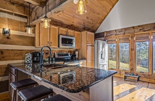 Walland Cabina | Near Blackberry Farms| Fire Pit | Hot Tub | Pets