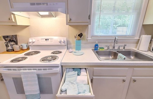 Goose Creek Casa | Near Charleston 3 Bed w/Fenced Yard Near Beach!