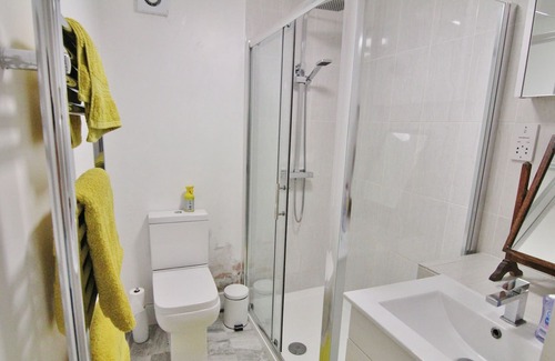 South Norwood Apartamento | Cerca de Croydon, centro de Londres 20 minutos. Estudio nuevo en casa de época.