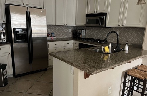 Carmel Valley Casa | NEAR Del Mar beach. Townhouse ready for 6! 3 BDRM&2.5Bath. Pool/jacuzzi/bbq/gym/