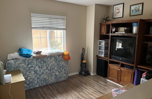 Carmel Valley Casa | NEAR Del Mar beach. Townhouse ready for 6! 3 BDRM&2.5Bath. Pool/jacuzzi/bbq/gym/