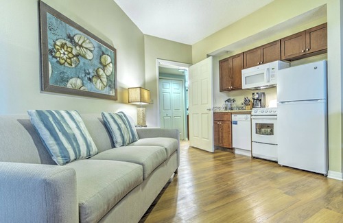 Kissimmee Complejo | Cerca de Disney 1 BR Condo w / Mini Kitchen, Sleeper Sofa & Resort Pools