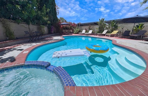 Southwest Anaheim Villa | Near Disneyland, 6BR, 4BA Pool/Hut Tub, 3300 sqft