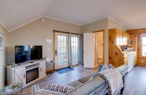 Sevierville Apartamento | Near Douglas Lake: ‘Mountain Jewel’ Haven w/ Views