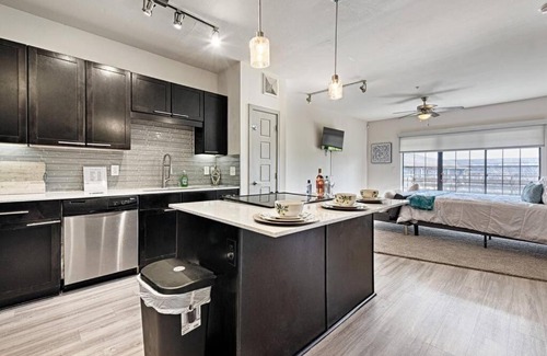 Oak Cliff Apartamento | Near downtown, 3 queen beds,pool-gym access