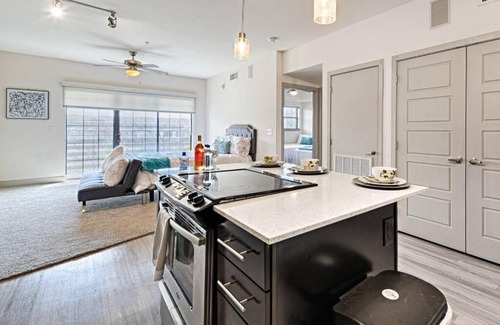 Oak Cliff Apartamento | Near downtown, 3 queen beds,pool-gym access