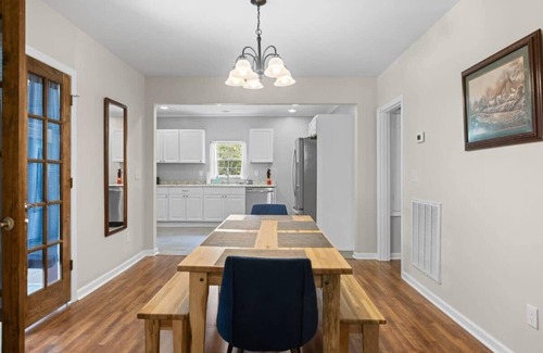 Chattanooga Casa | Near Downtown, Park & Zoo! Trendy Ridgeland Tudor