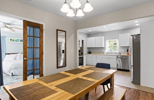 Chattanooga Casa | Near Downtown, Park & Zoo! Trendy Ridgeland Tudor