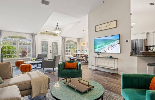 River District Casa | Near downtown! Saltwater Pool! HOT TUB! Games!