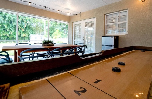 River District Casa | Near downtown! Saltwater Pool! HOT TUB! Games!
