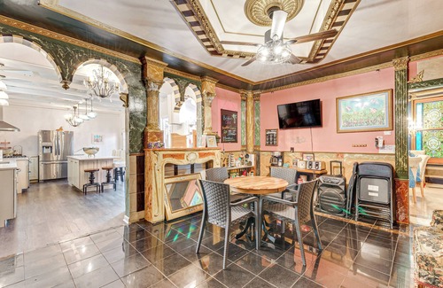 Scranton Casa | Walk to Nay Aug Park: Grand Group Getaway w/ Patio