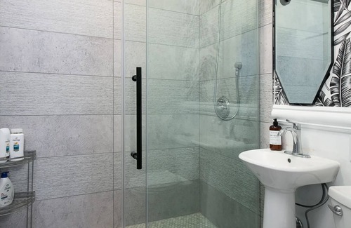 Rampart Village Apartamento | Near DTLA! Charming Studio for 2!