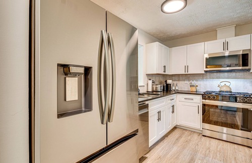 Church Street Casa | Near GICC & ATL Airport: Modern Townhome!
