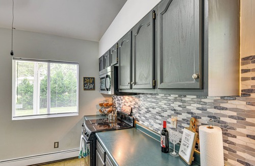 East Greenwich Cabaña | Renovado East Greenwich Cottage en un medio acre!