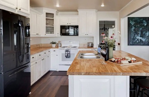 Center Point Casa | NEAR GUADALUPE RIVER-HOT TUB🛁-25 PRIVATE ACRES- DARK SKY FRIENDLY-SOLAR ECLIPSE