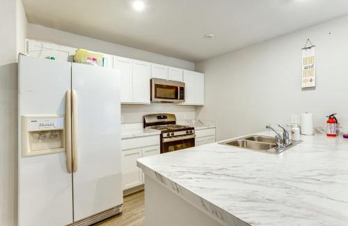 New Caney Casa | Near Hiking and Fishing Airy Retreat in Cleveland!